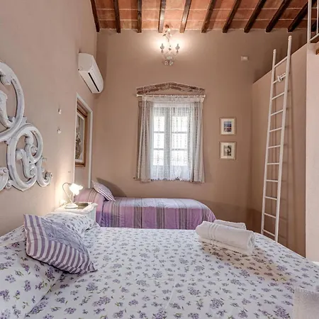 בית נופש La Bellaia Con Giardino A